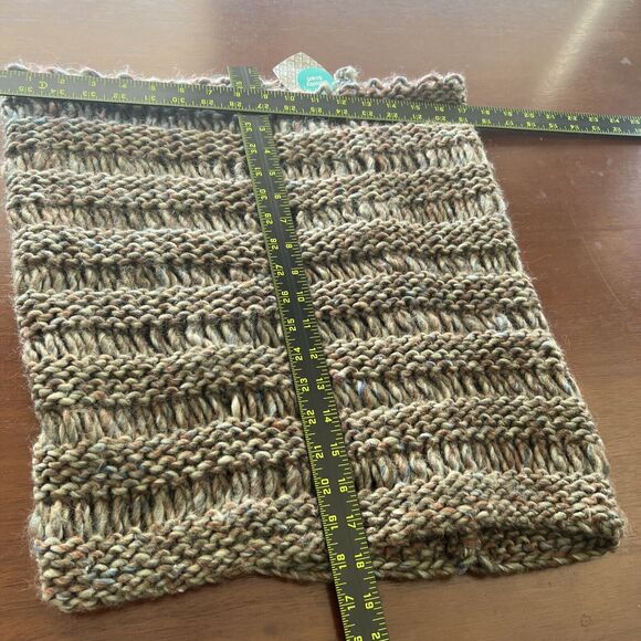 World Market Womens Infinity Scarf Green Cable Knit Warm Cozy Circle Wrap Chunky - Picture 7 of 9